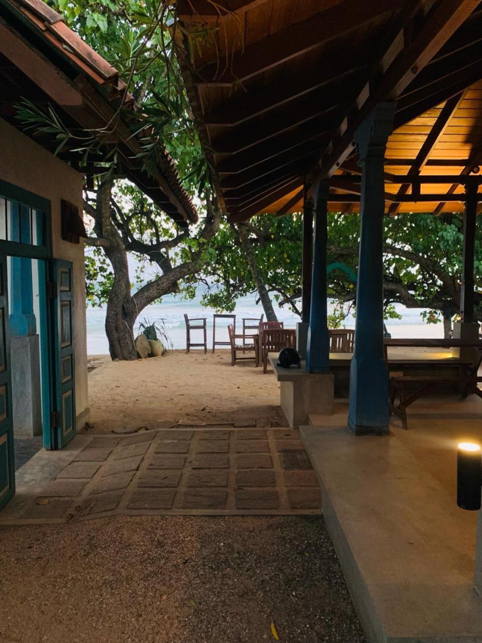 Ocean Gateway Dickwella Hotel Exterior photo